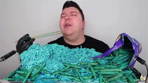May 14, 2023 · Nicholas Perry (born May 19, 1992), known online as Nikocado Avocado, is a Ukrainian-American internet personality best known for his mukbang videos on YouTube. As of November 2022, he has accumulated more than 7 million subscribers and approximately 1.8 billion total views across six YouTube channels. Nikocado Avocado. 